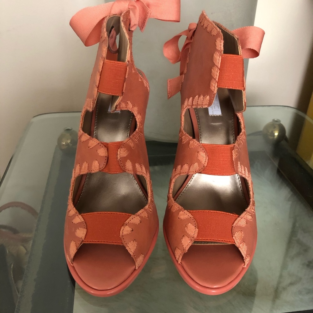 Rachel Roy Strappy Leather Ankle-Bow High Heels - Picture 8 of 8